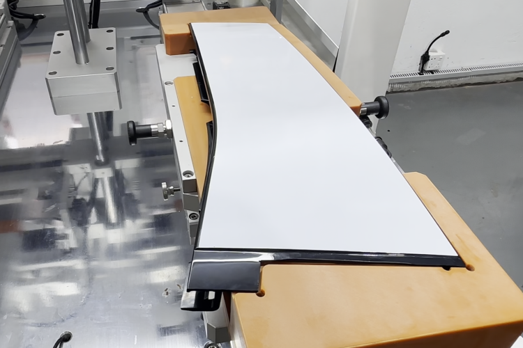 效率與品質雙引擎：貼膜機如何助力我們通過汽車供應商門檻