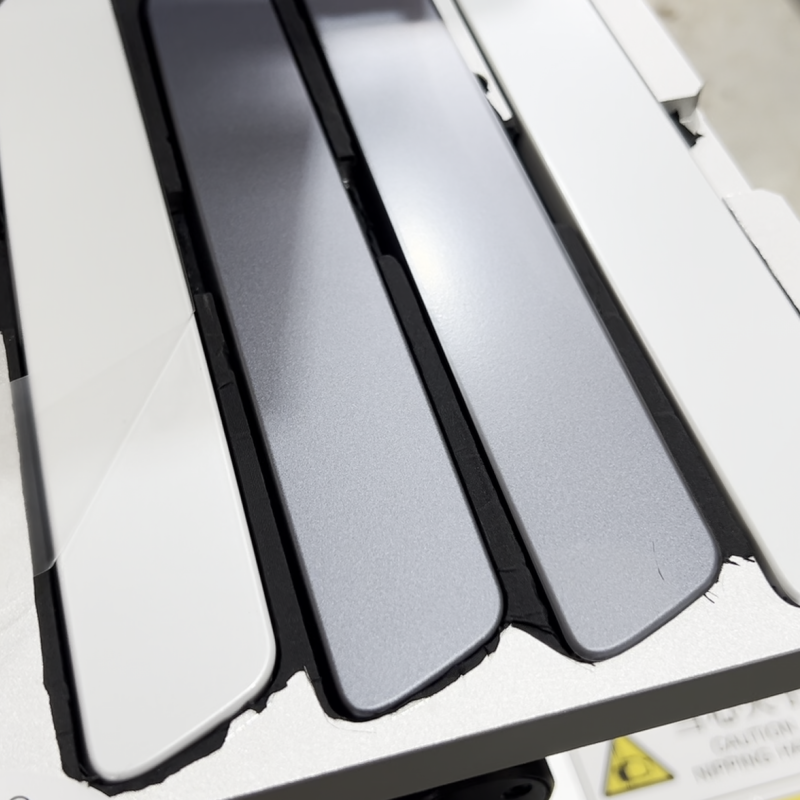 貼膜機四工位同步工作場景，展示同時貼4片門把手的高效過程